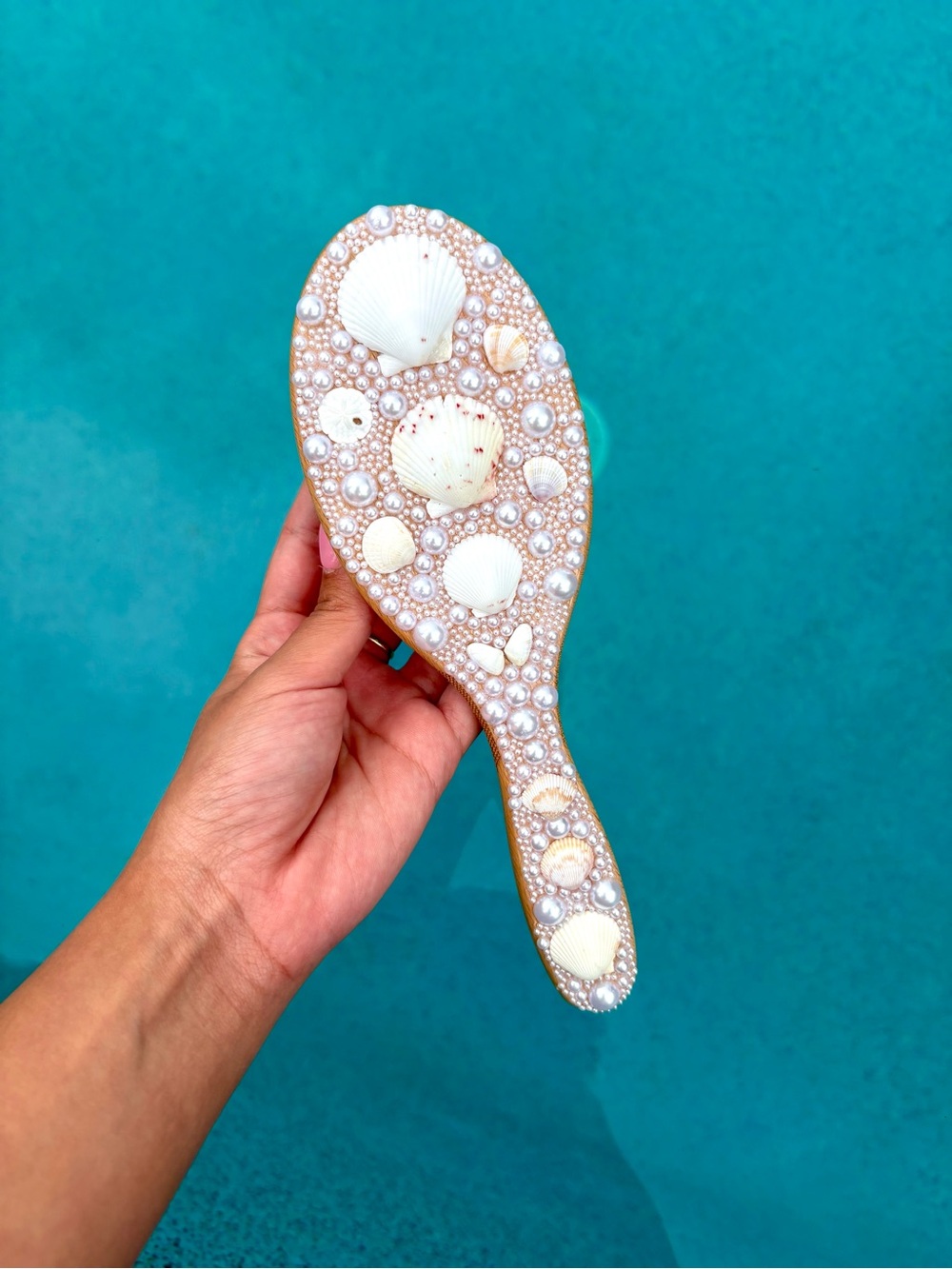 Handheld Pearl & Shell Hair Brush - White